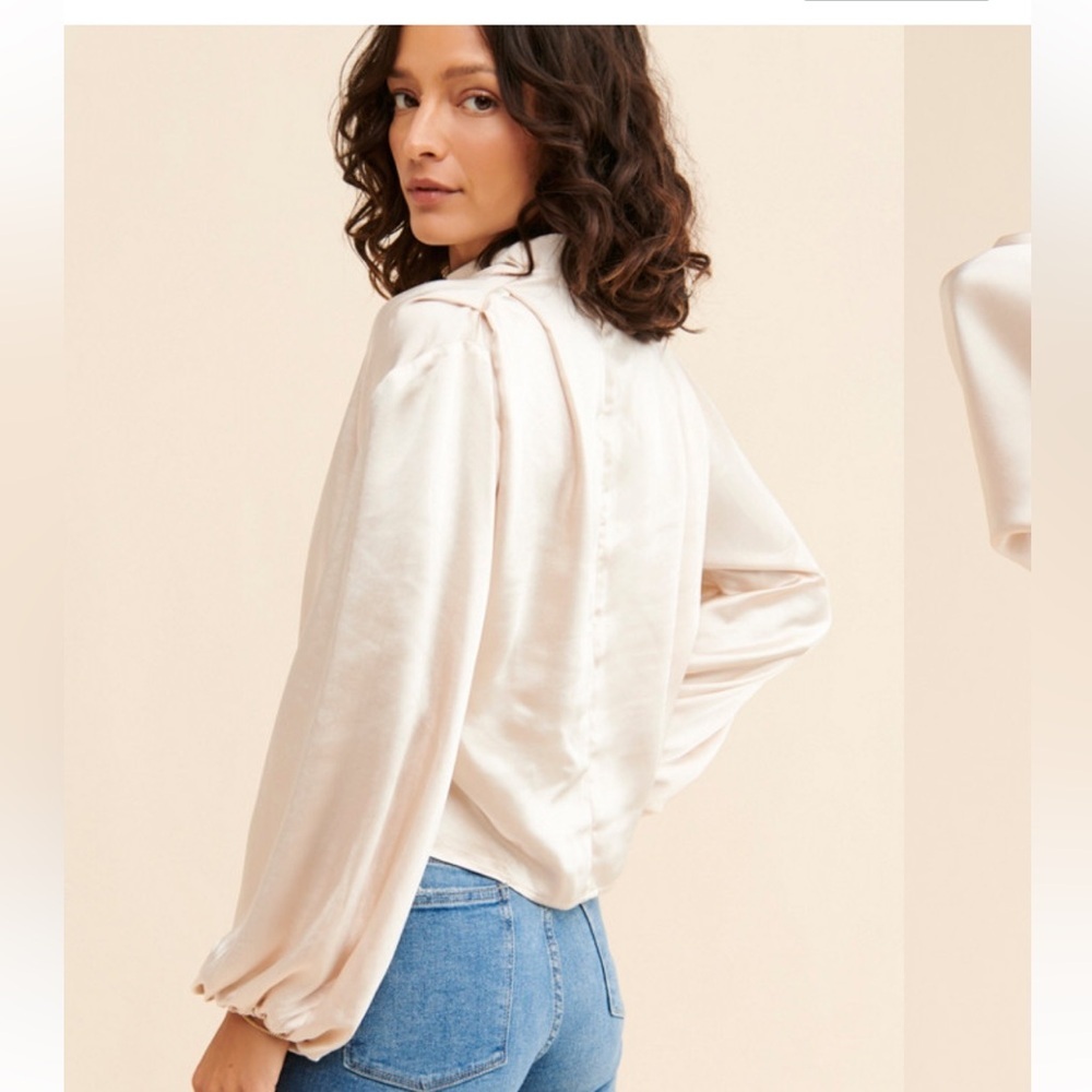 Line + Dot Hunnie‎ Blouse - Picture 12 of 12